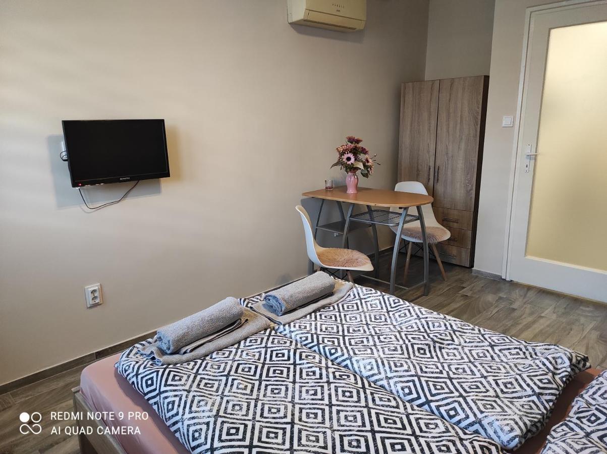 Desi Apartman Kaposvár Dış mekan fotoğraf
